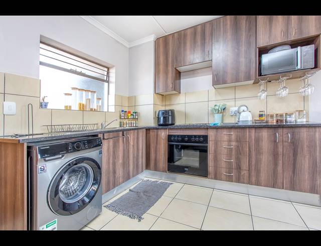 2 BEDROOM APARTMENT FOR SALE IN BARBEQUE DOWNS